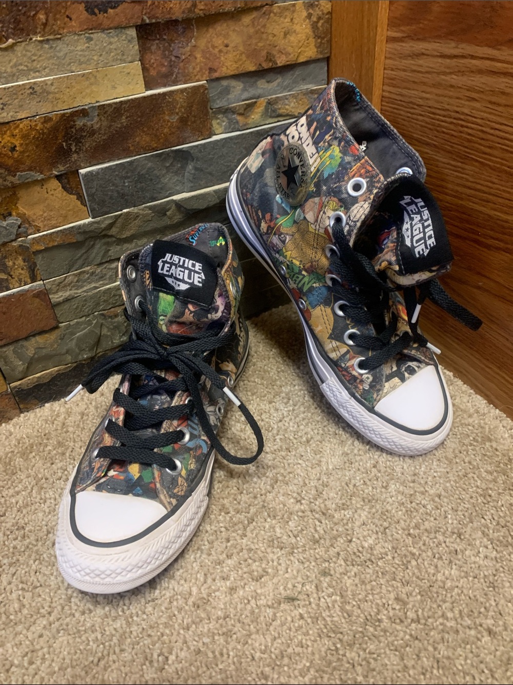 Converse Justice league womans 6 men’s 4 High-Top Sneakers in DC comic  Print